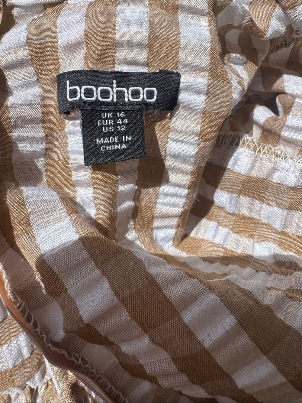 Boohoo Beige and White Gingham Puff-Sleeve Dress - Picture 3 of 3